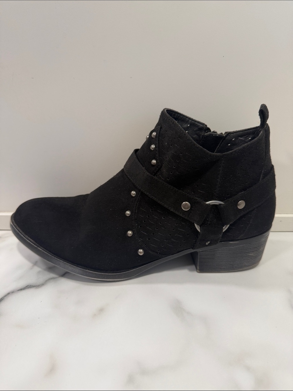Dirty Laundry by Chinese Laundry Wyatt Ankle Boot in black micro-suede size 9